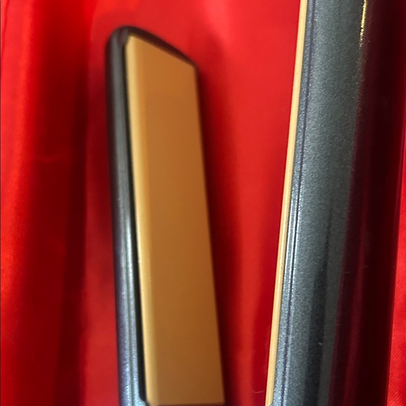 CHI Black Hair Straightener - Picture 2 of 4